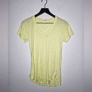Cotton Citizen Light weight Classic V Neck Tee‎ in Yellow Sz small